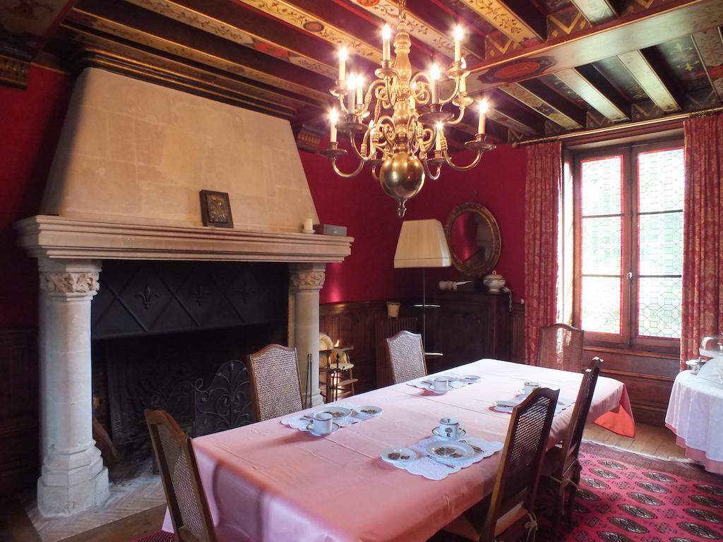 Chateau De Naze Vivy-Saumur Buitenkant foto
